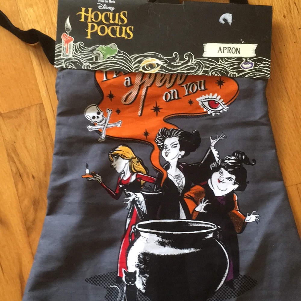 NWT Disney Hocus Pocus apron